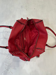 BEST PICKS | couleur: rouge + argenté · matière: similicuir · article: sac bandoulière · détails: métallerie + détail