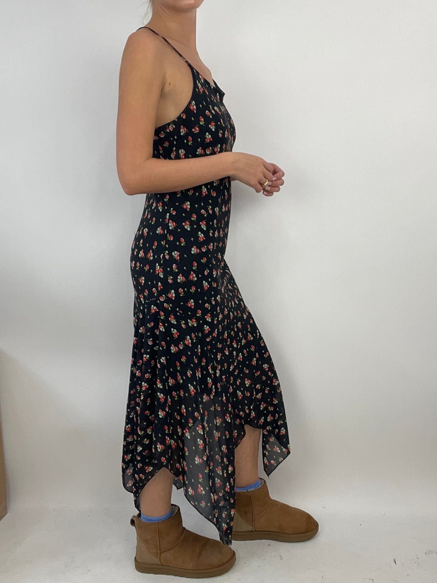 💻ADDISON RAE DROP | small black floral dress with asymmetric hem