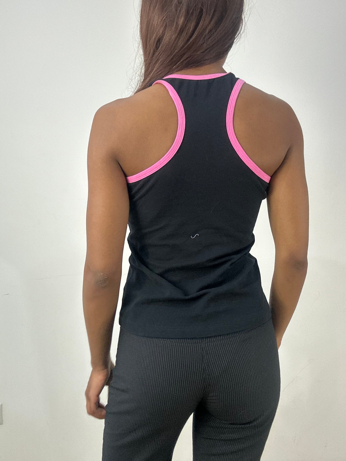 💻‼️ small black von dutch tank top with pink graphic