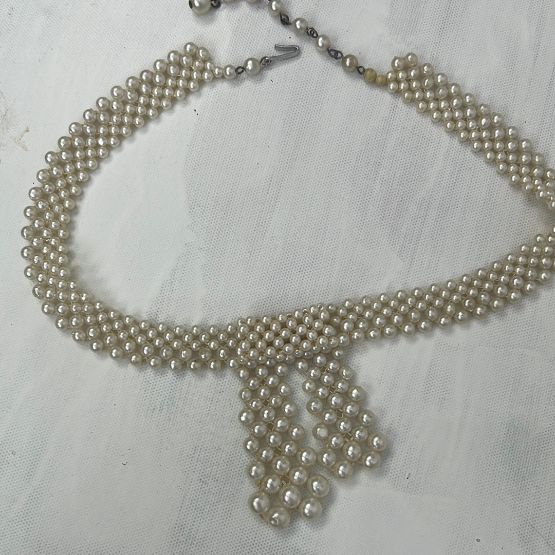 PROM SEASON DROP | small cream pearl style necklace