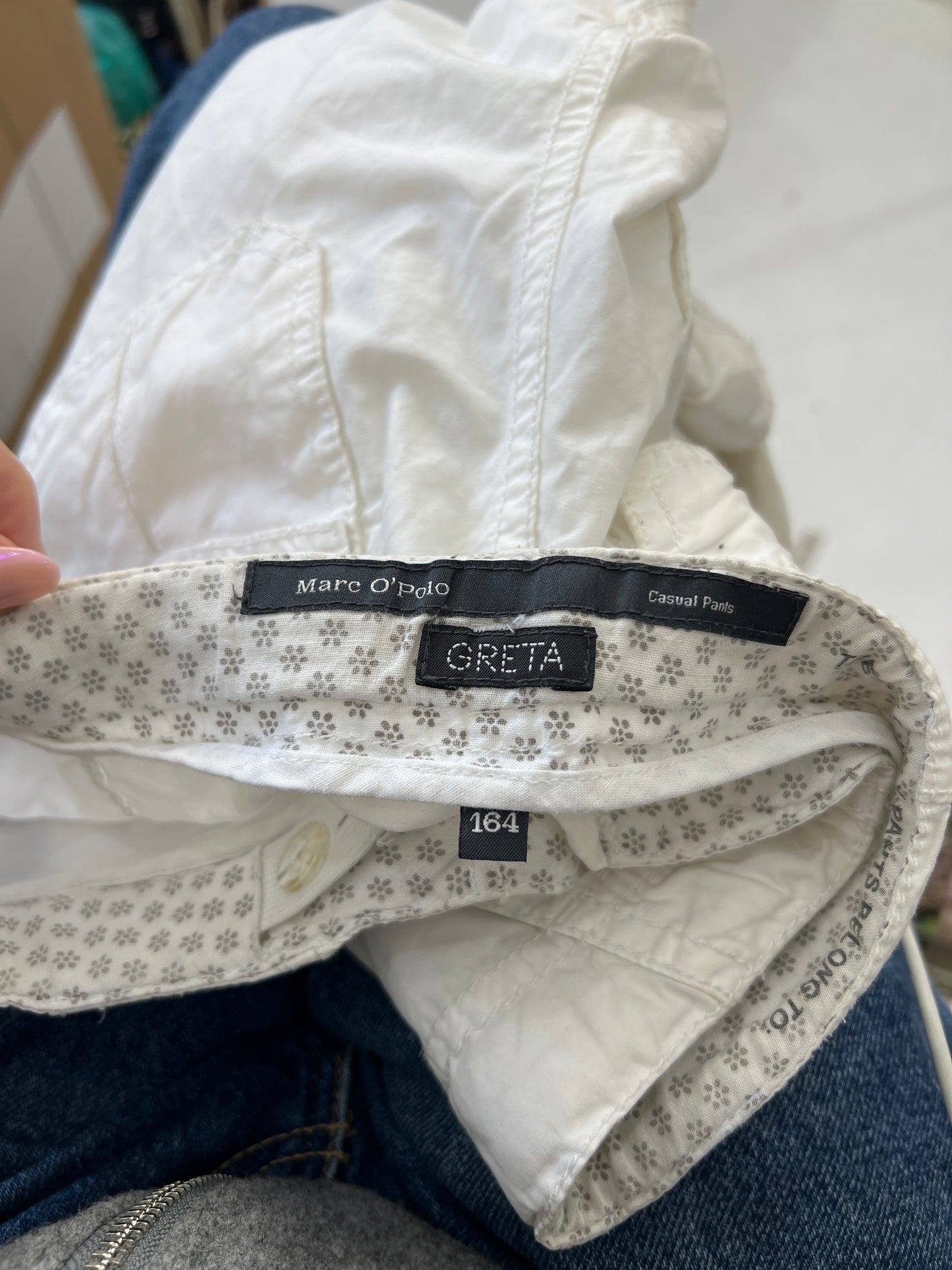 💻PUB GARDEN DROP | small white 3/4 length cargo trousers