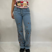 STUDIO FAVES | Pequenas jeans de denim com embroideria e joias