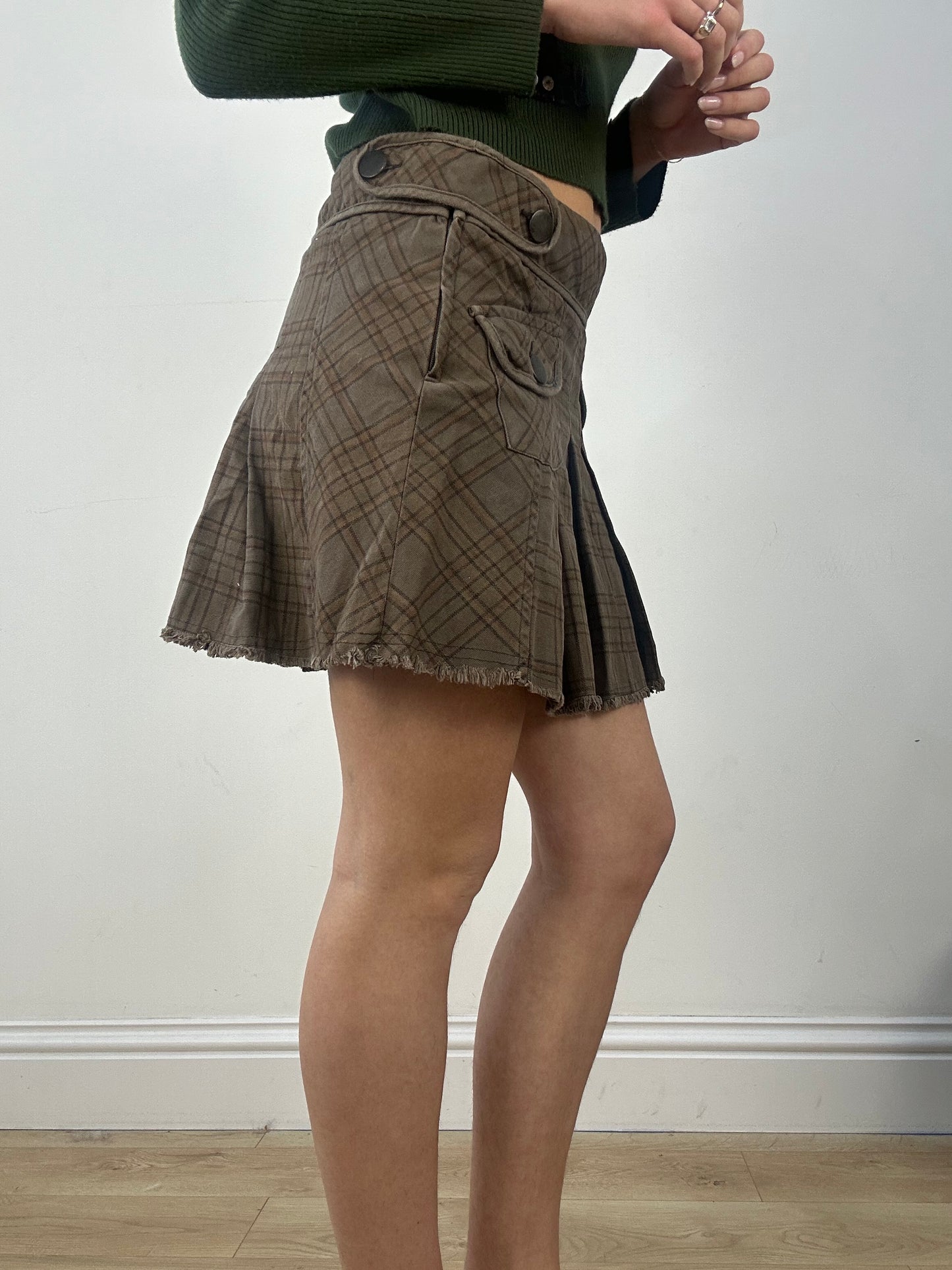 countryside | small brown orsay plaid pleated skirt