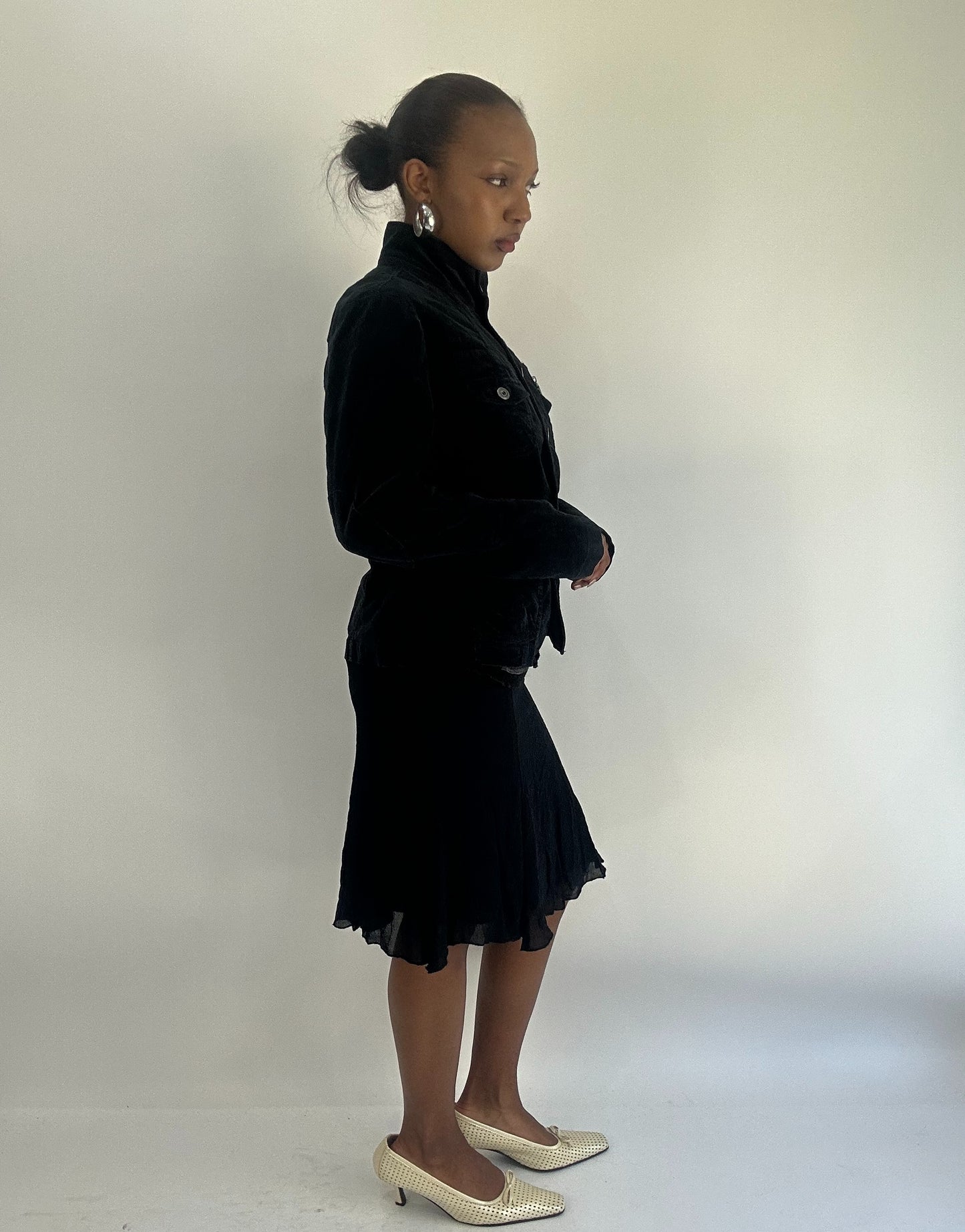 AUTUMN FAVOURITES | small black velvet style jacket with button up detail