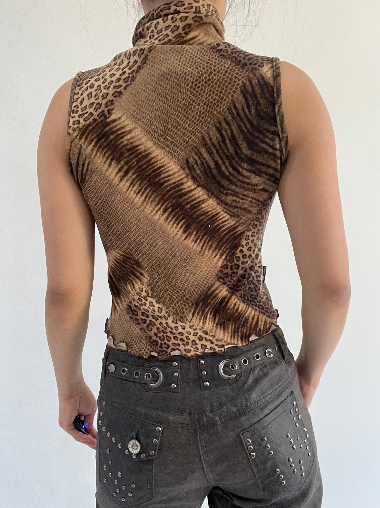 ‼️ | small brown leopard patterned high neck top