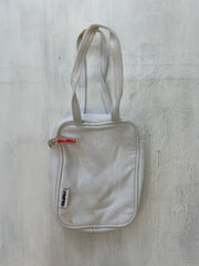 VINTAGE PICKS | couleur: blanc · article: pochette · détails: détail floral