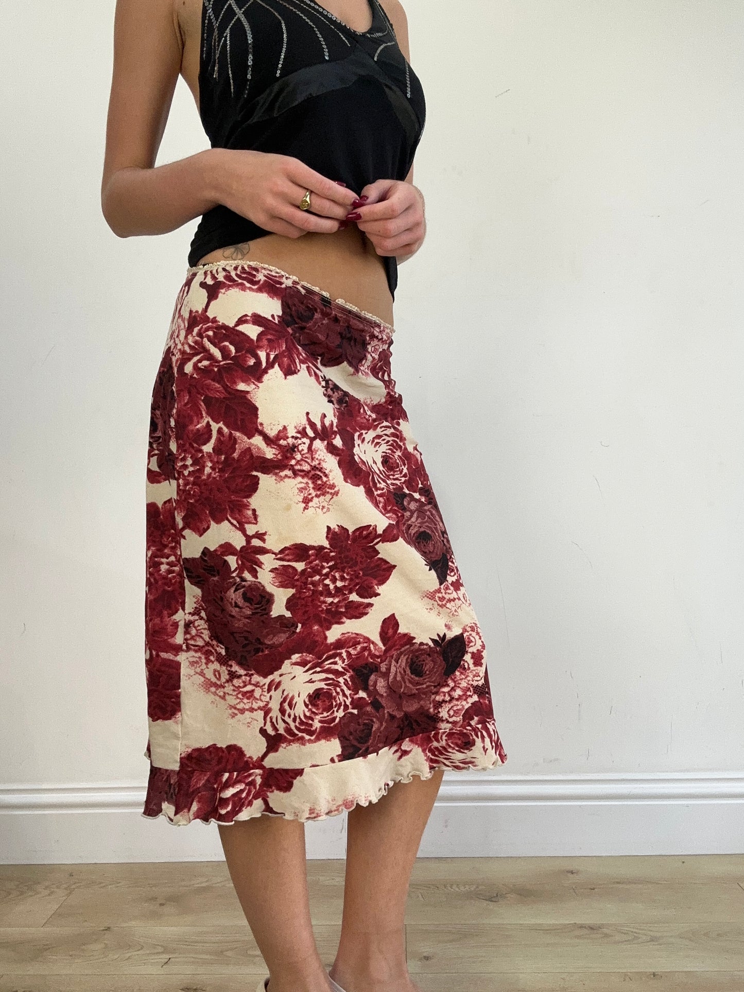 vintage edit sixteen | small cream and red floral midi skirt