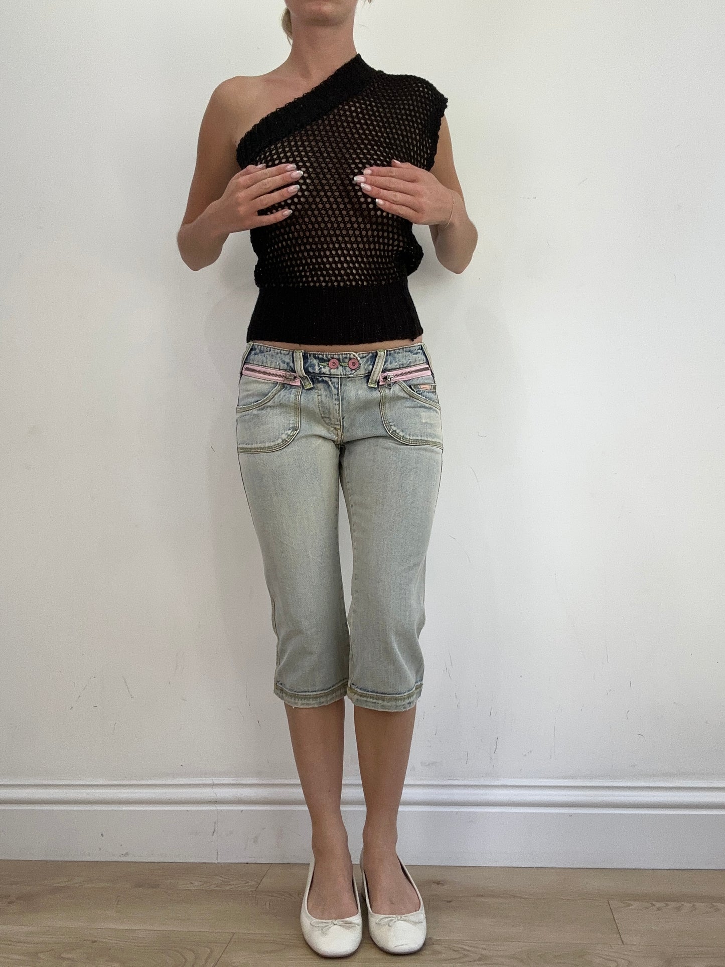 summer edit | small light wash capri style jeans
