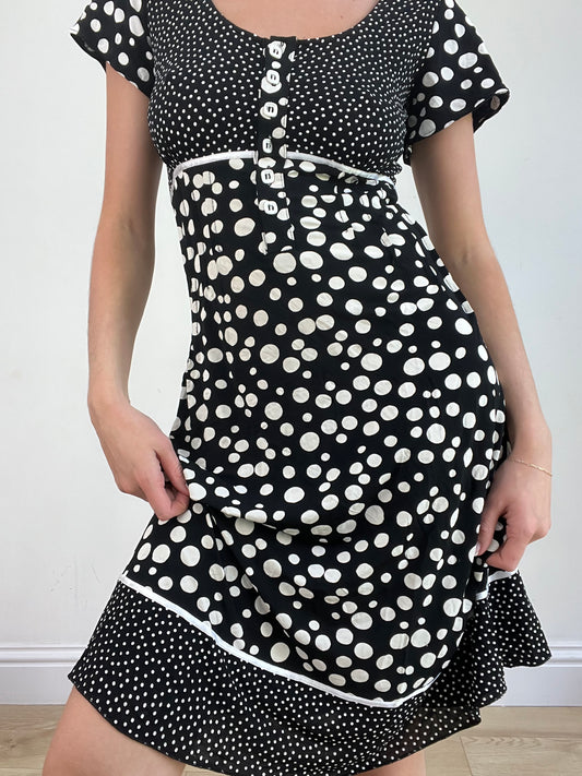 BEST PICKS | talla: M · color: blanco + negro · prenda: vestido · detalles: lunares