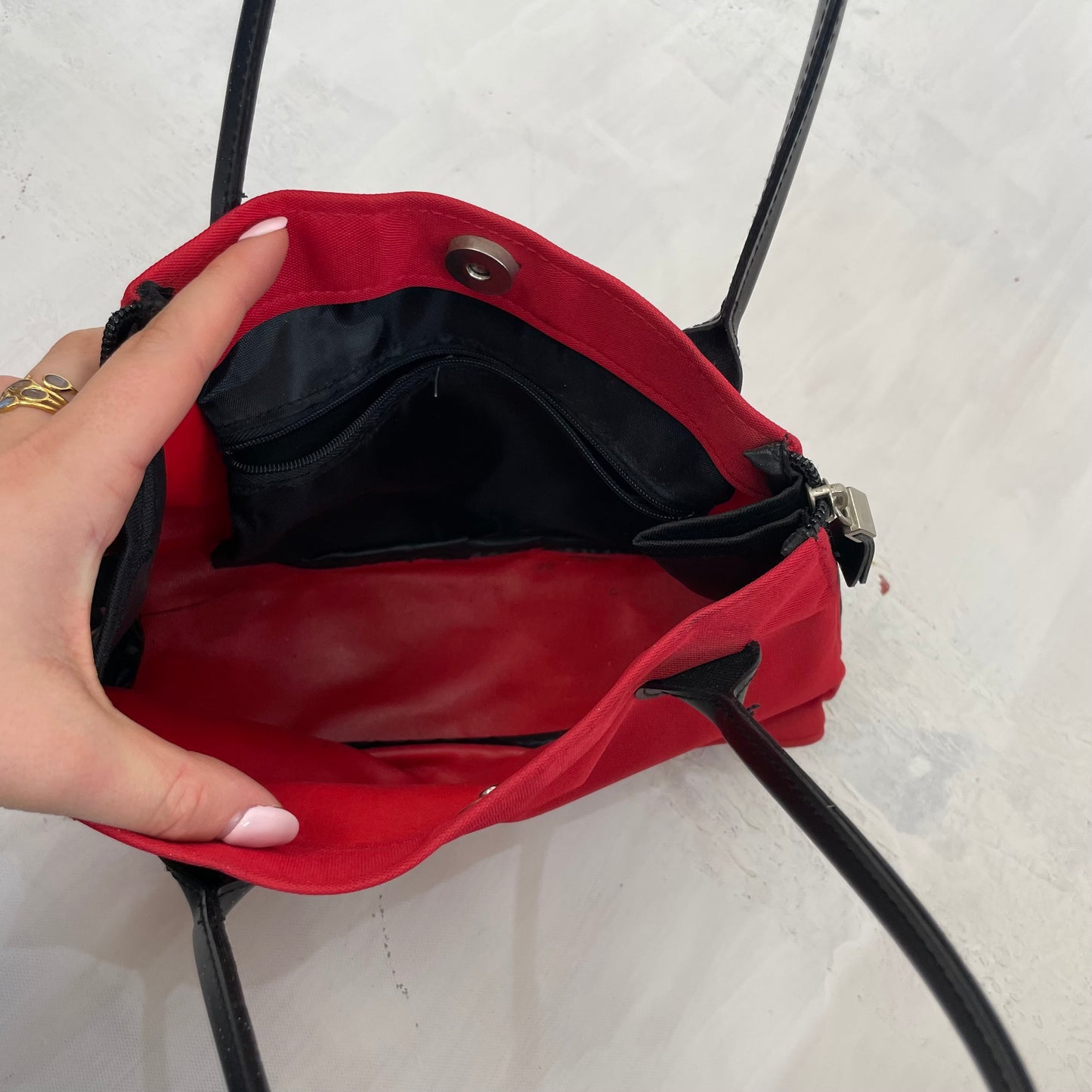 💚 ELEVATED SPORTSWEAR DROP | red shoulder bag with black straps