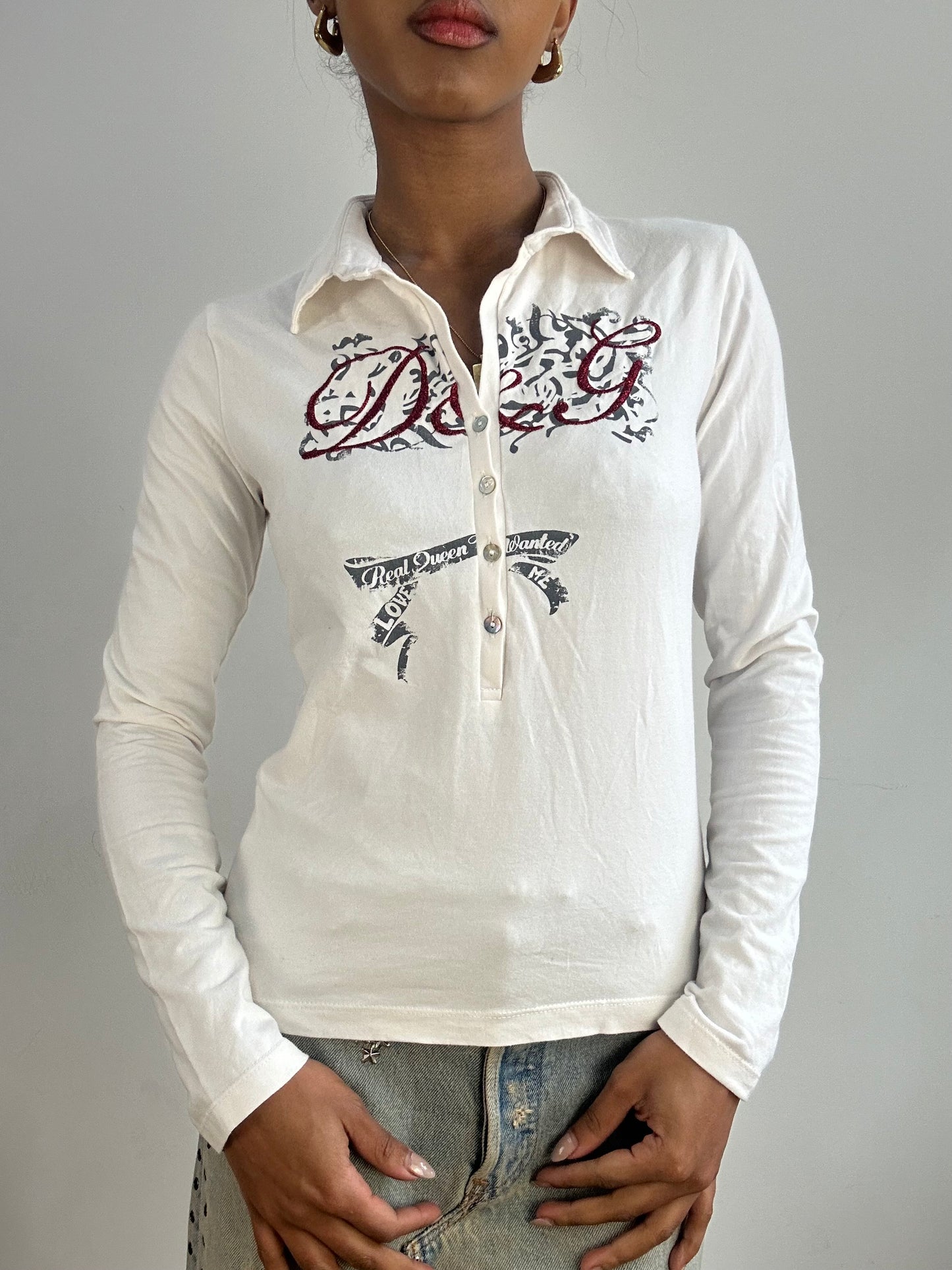 vintage edit fifteen | medium red and white d&g style logo button up shirt