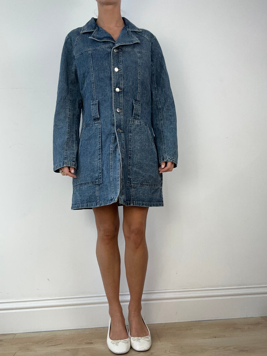 DENIM ON DENIM | Baixo botão médio, longline denim jacket