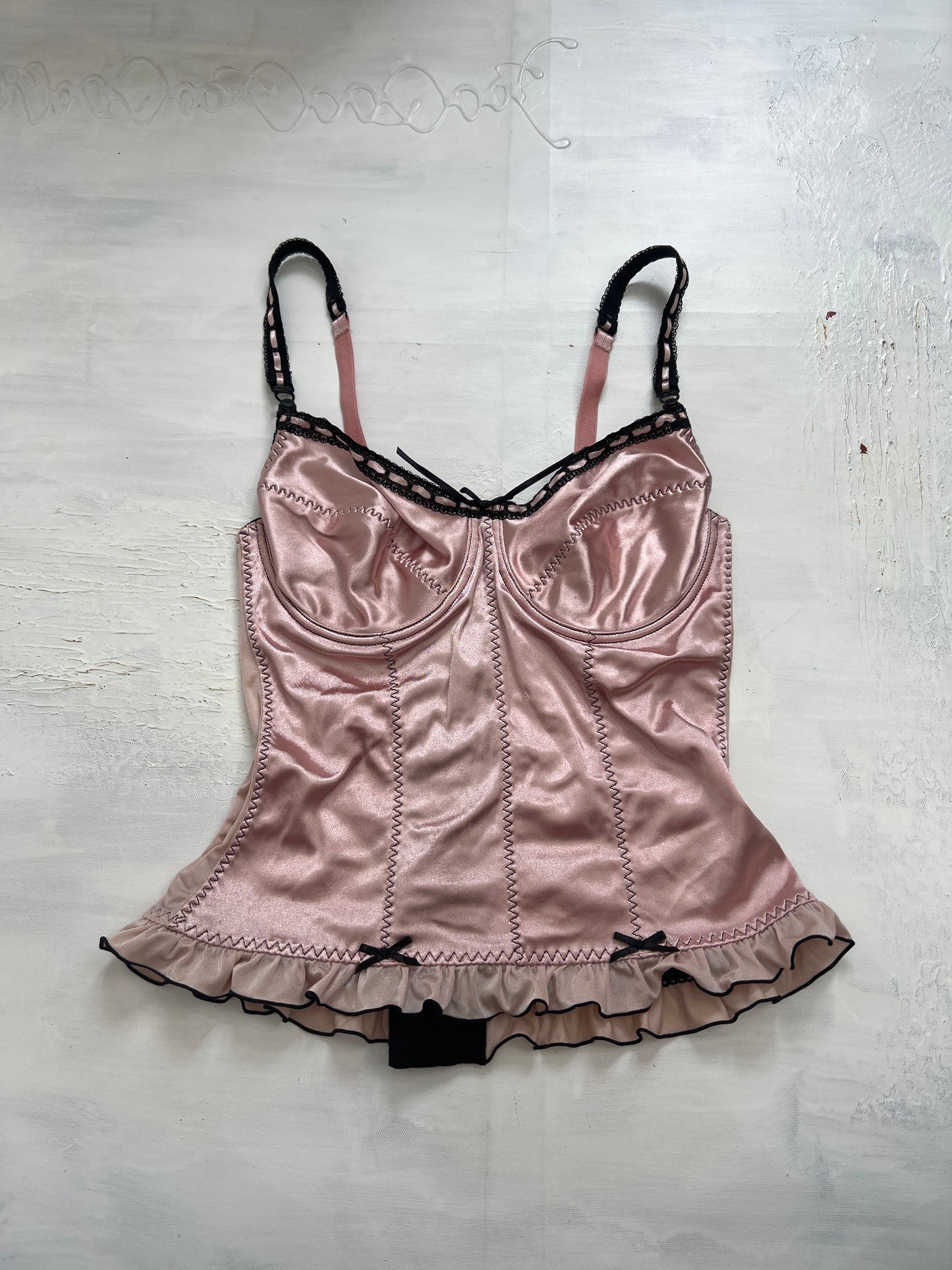 💻 PUB GARDEN DROP | small pink satin corset with black stitching