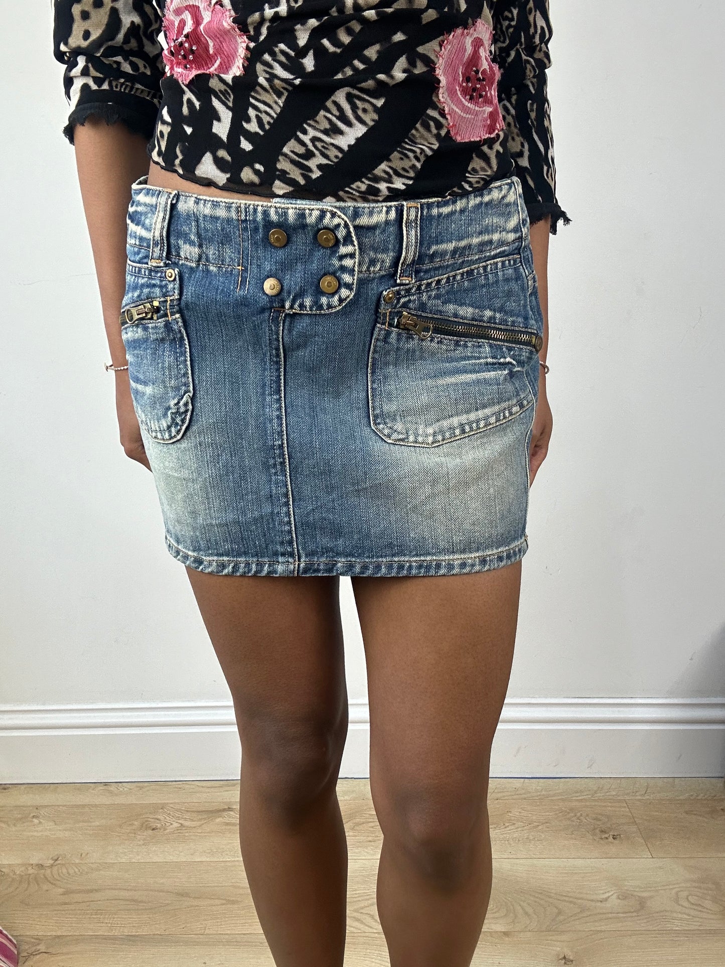vintage edit eighteen | small denim mini skirt with stud button detail