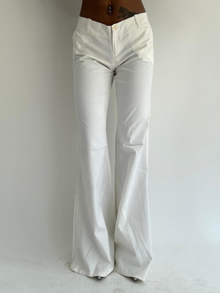 ‼️ | medium white fitted trousers