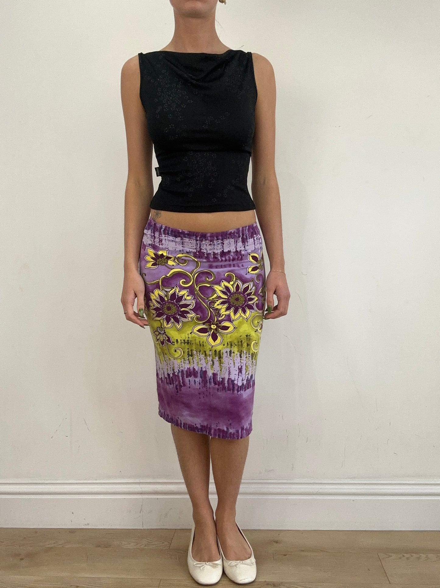 vintage edit nineteen | small black scoop back top with floral print