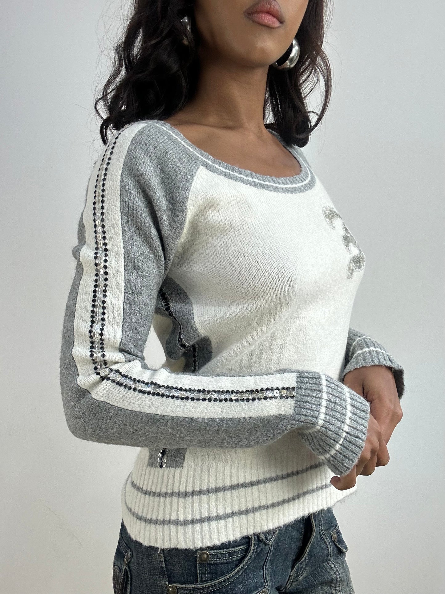 BEST PICKS | small grey and white knit jumper with stripe details