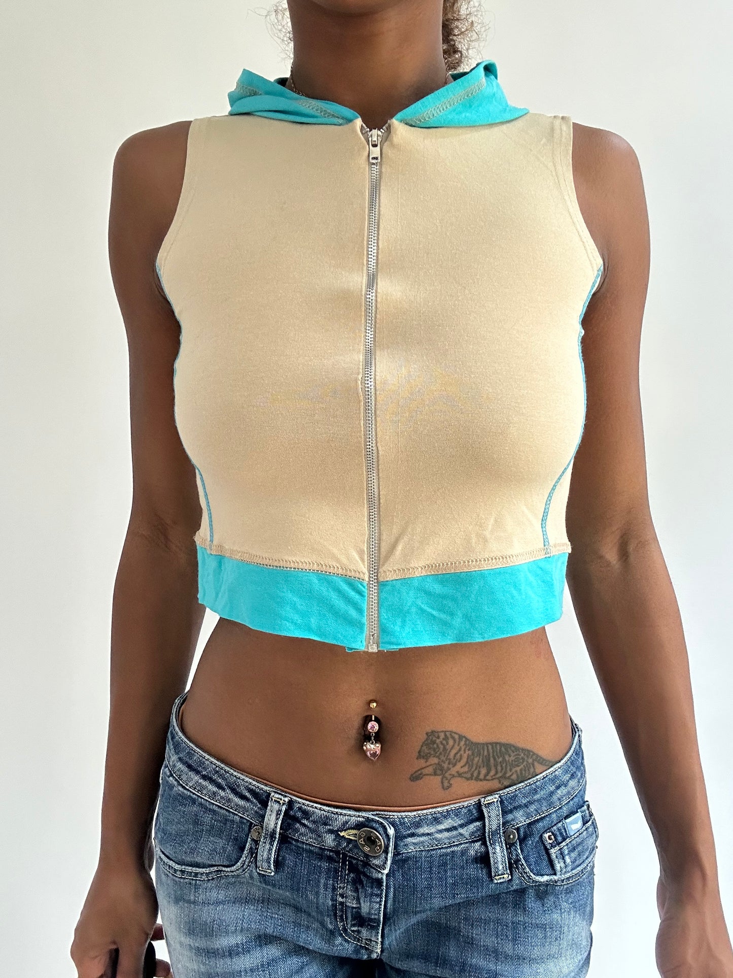 BEST PICKS | small beige and blue cropped hooded top