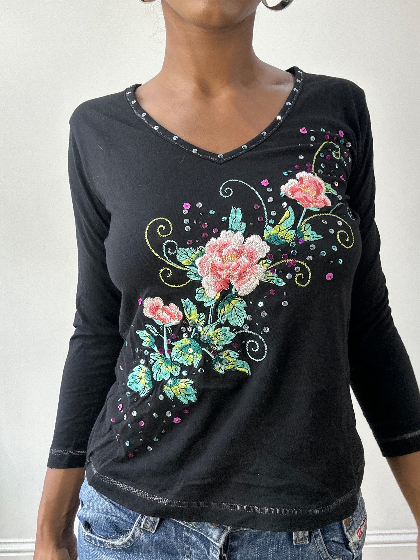 BEST PICKS | small black 3/4 length sleeve top with floral embroidery