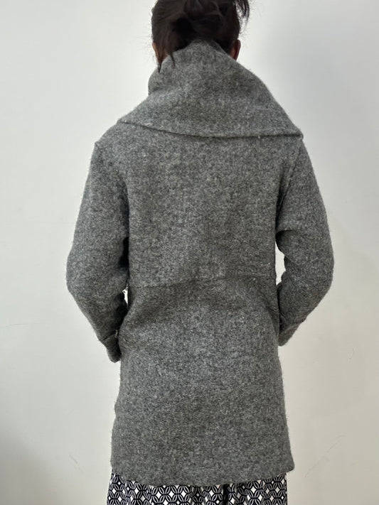 vintage edit: halloween | taille: S · couleur: gris + blanc · matière: laine · article: veste