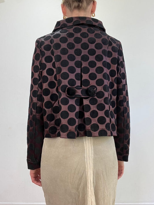 vintage edit: wedding guest | Pequeno e negro peia cozinha com polka dot impressão