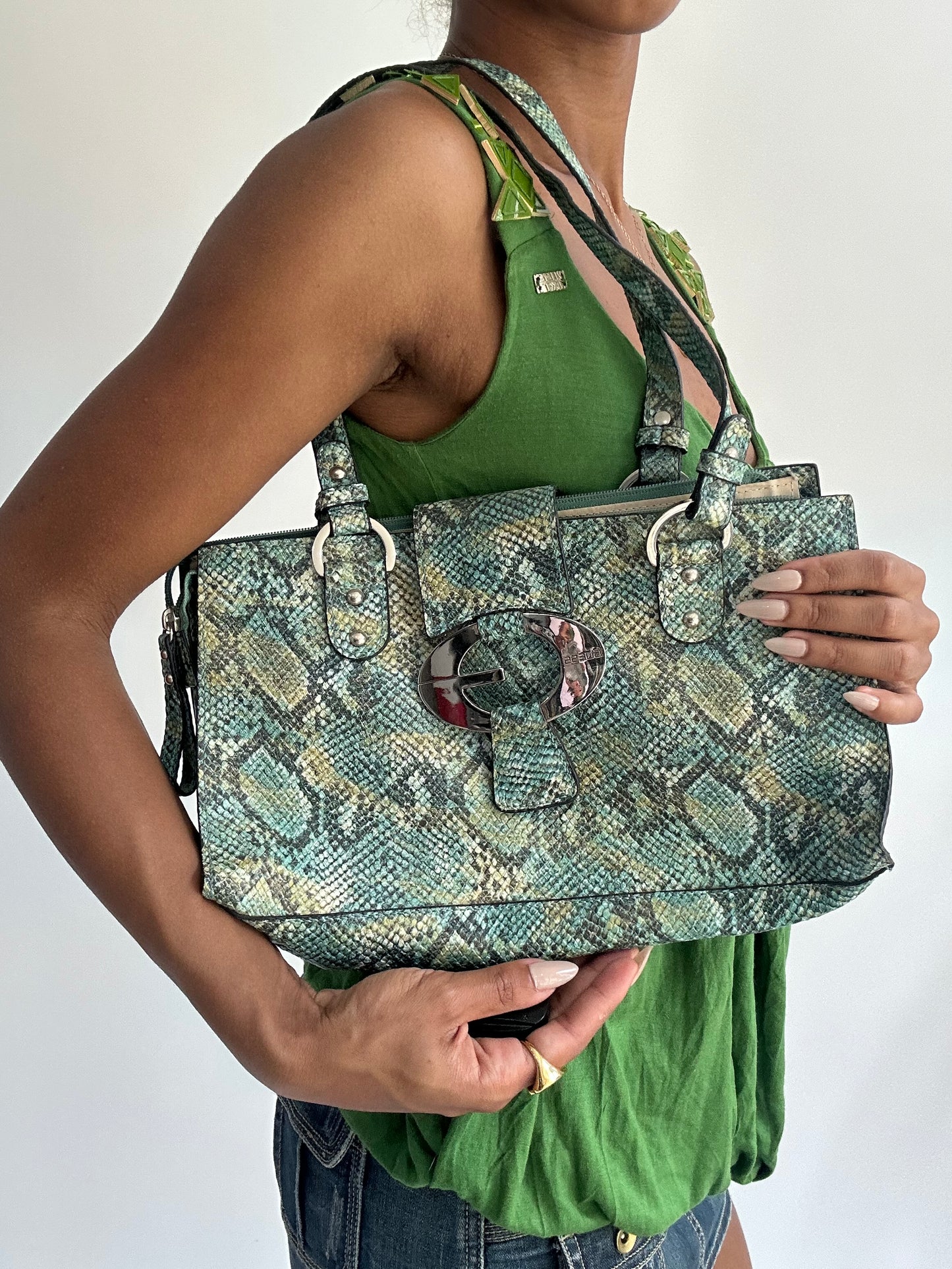 summermaxxing drop | green guess snakeskin shoulder bag