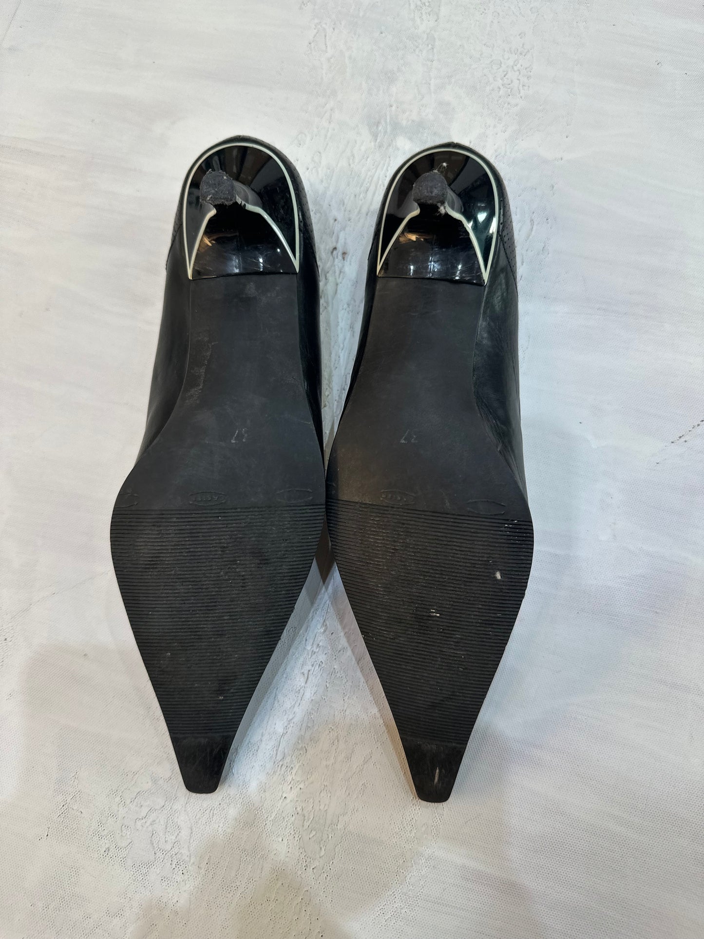 BEST PICKS | UK4 black sneaker style heels