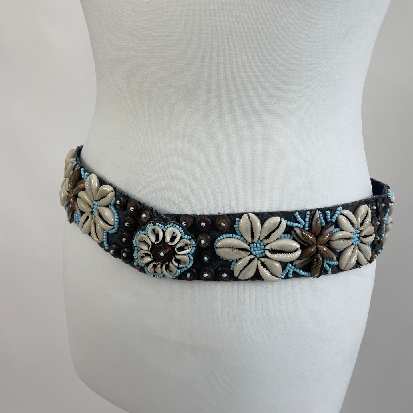 COASTAL GRANDMA DROP | black shell belt