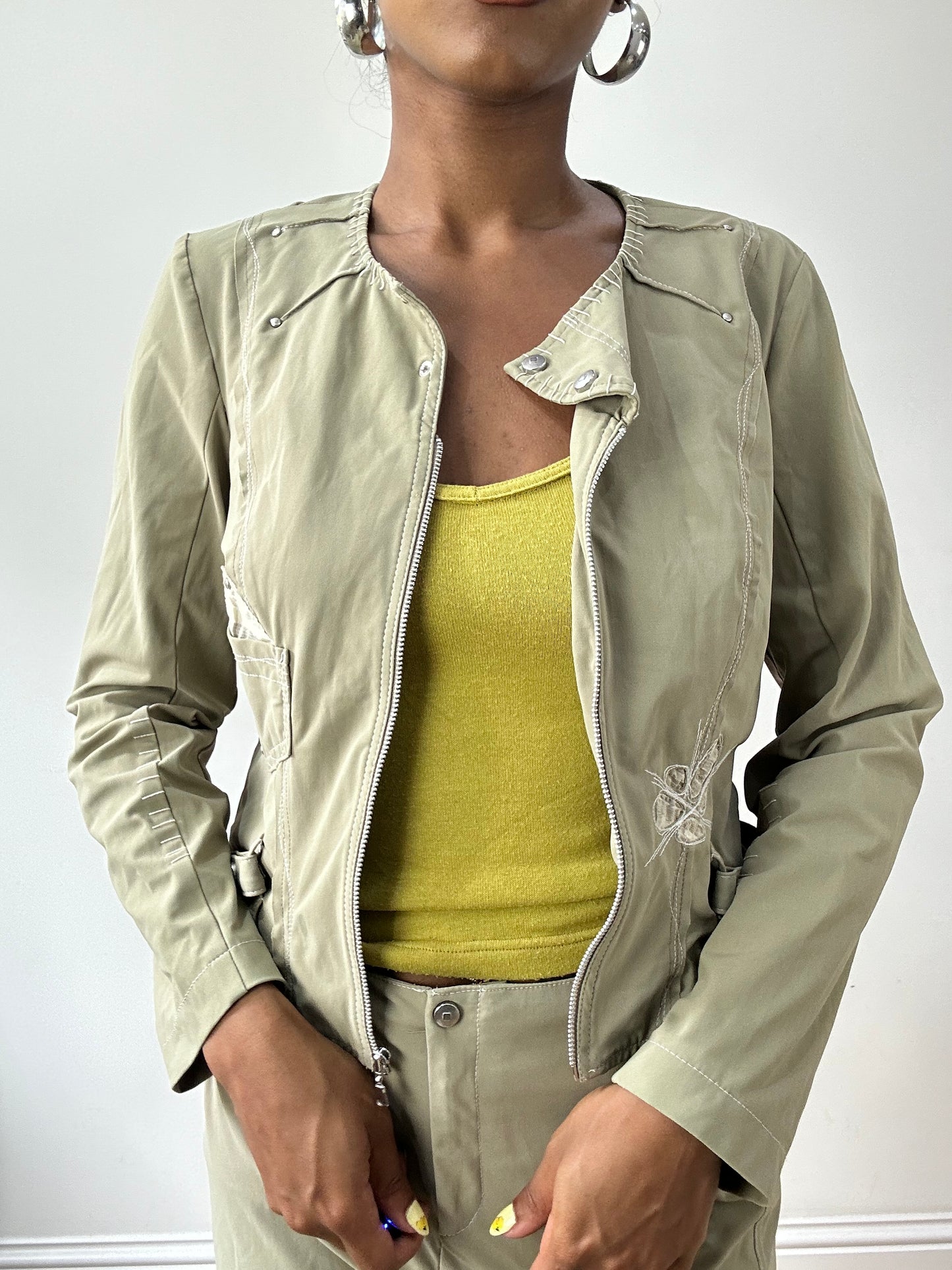 BEST PICKS | small khaki trousers and jacket set