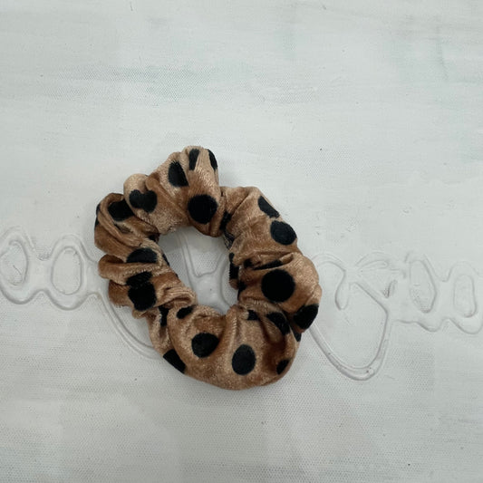 💻⭐️ | beige polka dot scrunchie
