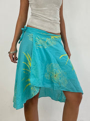 VINTAGE PICKS | taille: M · couleur: bleu · article: jupe · détails: asymétrique + lien latéral + plage