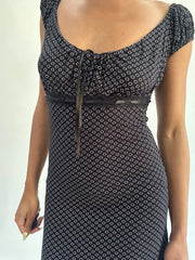 french summer drop | taille: S/M · couleur: noir · article: robe · détails: fleuri + longueur midi
