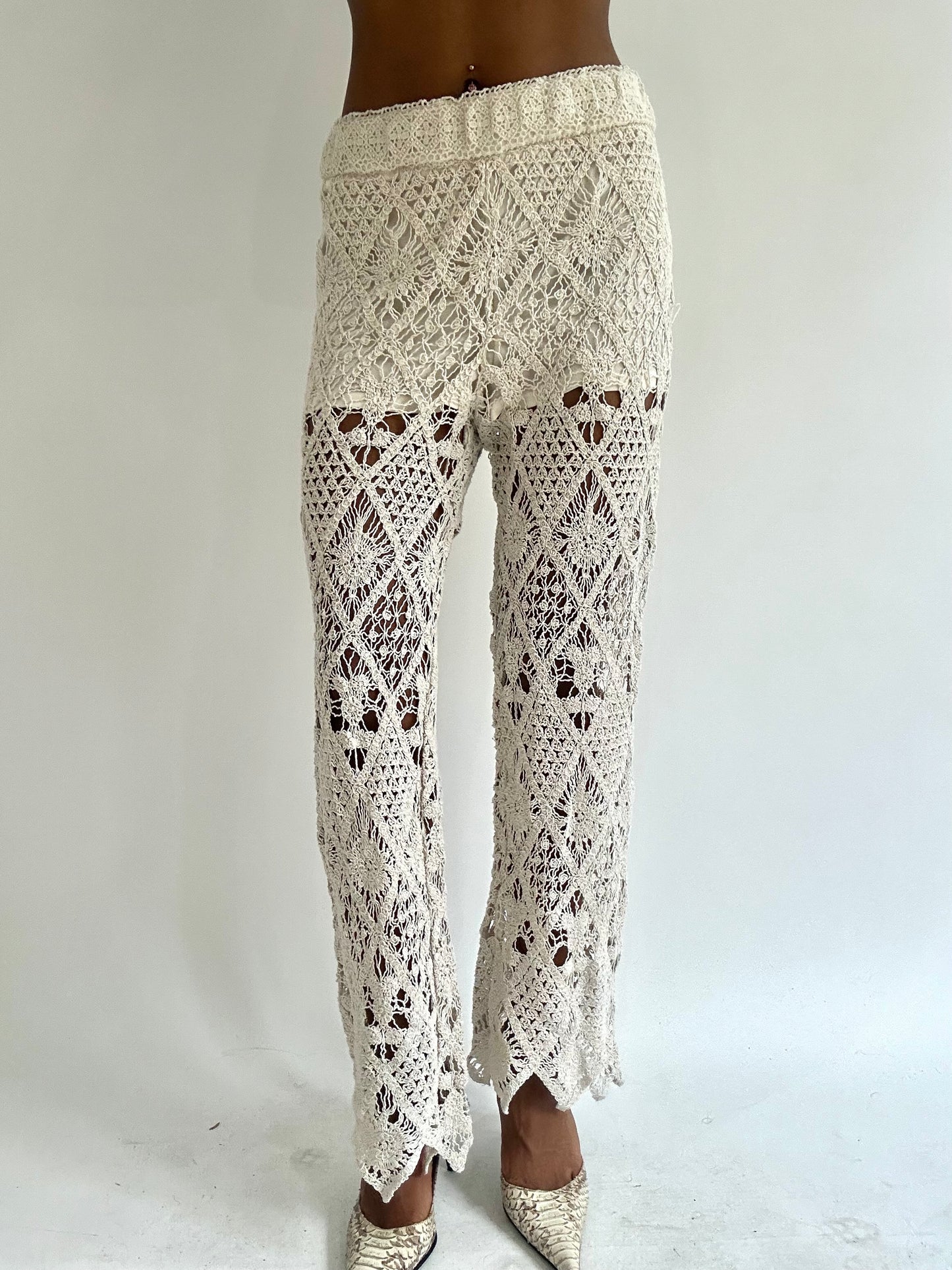 BEST PICKS | small white old zara crochet trousers