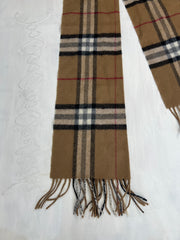 WINTER ESSENTIALS | color: marrón + negro · prenda: bufanda · detalles: burberry