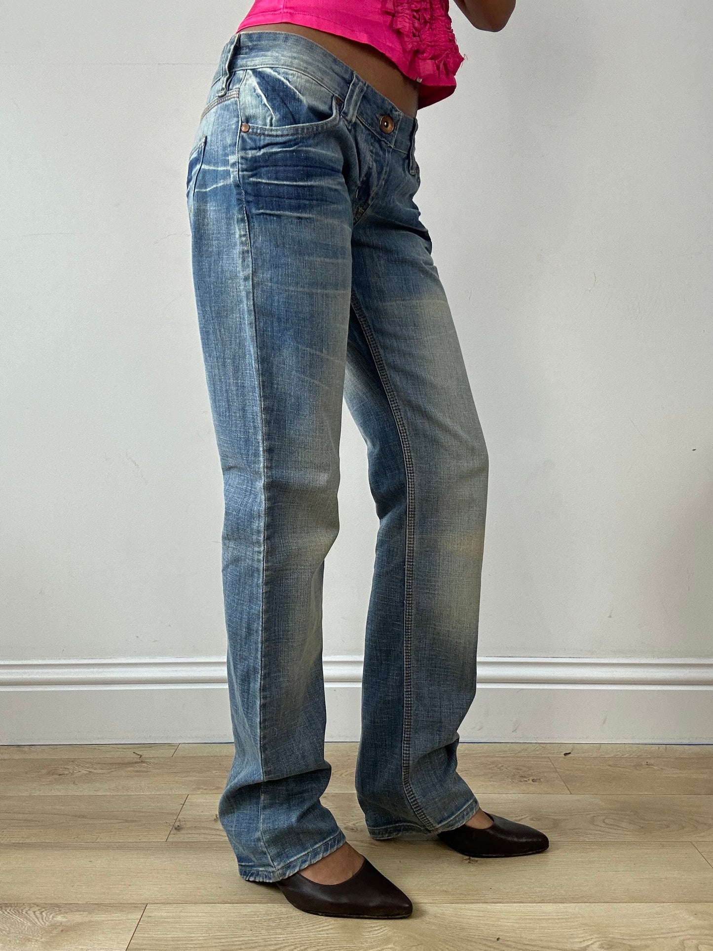 vintage edit fifteen | medium light blue denim d&g style jeans with logo pocket