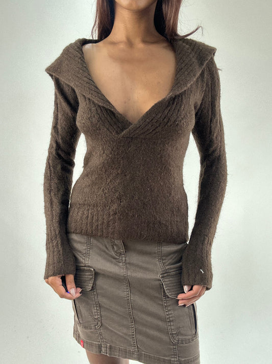 WINTER FAVOURITES | small brown v neck long sleeve jumper