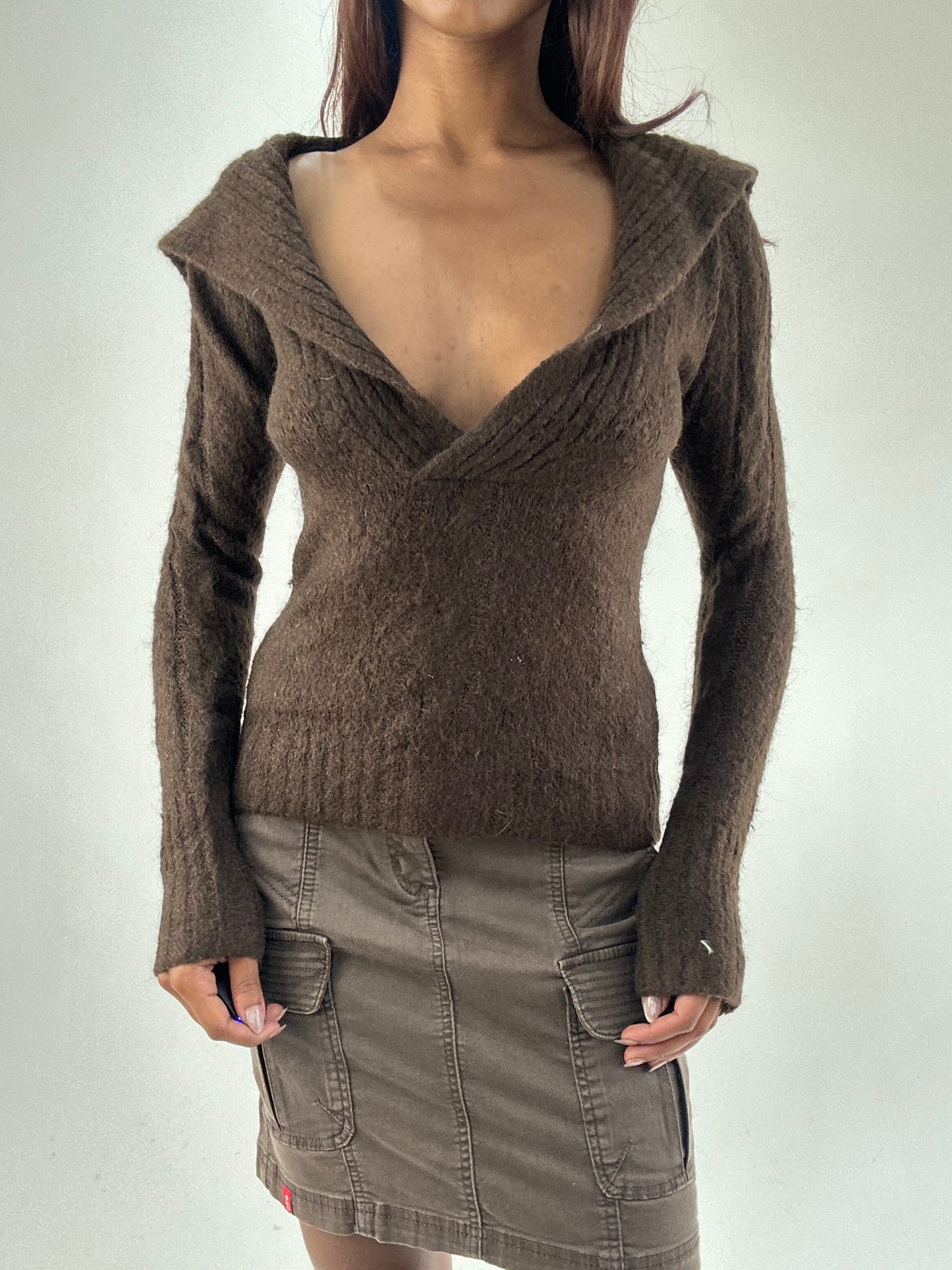 WINTER FAVOURITES | small brown v neck long sleeve jumper