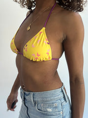 beach drop | taille: S · couleur: jaune + violet · article: haut de bikini · détails: papillon + motif