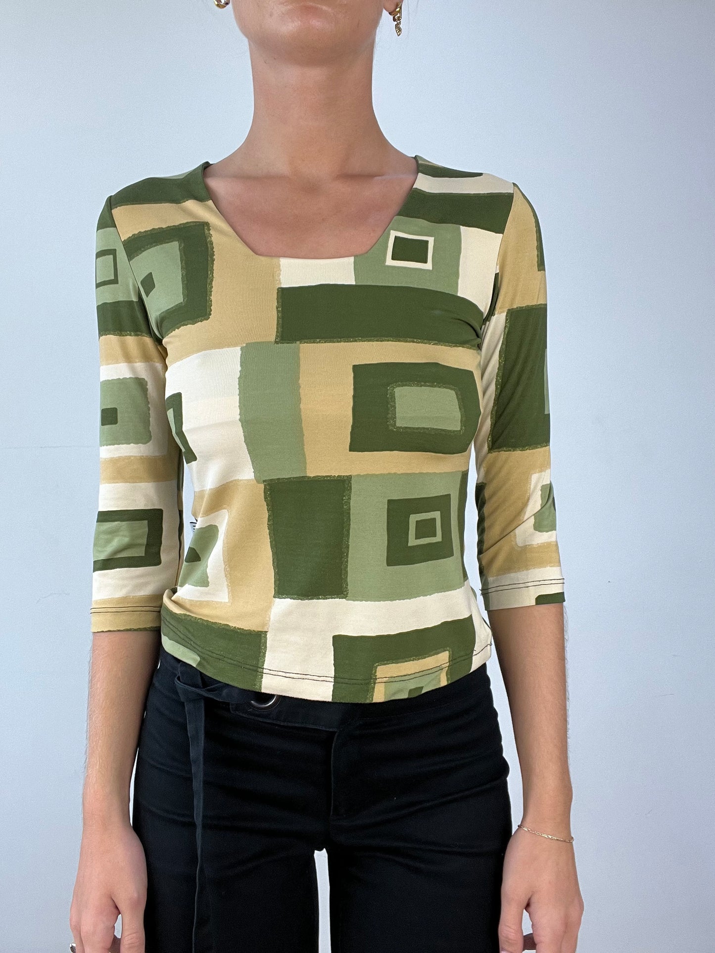 💻 LIBRARIAN CORE | medium green and beige abstract print top