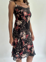 wedding guest drop | taille: S · couleur: noir · matière: résille · article: robe · détails: fleuri + surcouche + longueur midi