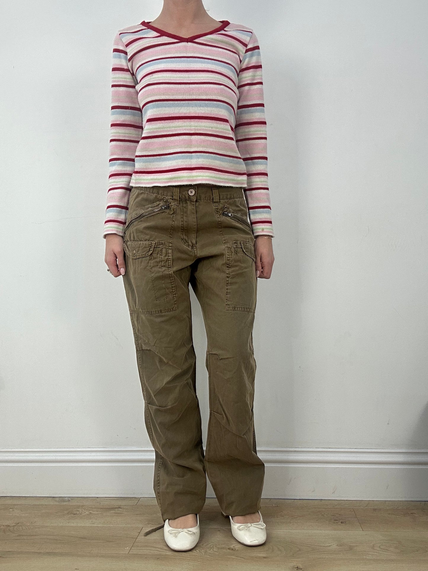 countryside | small brown cargo style trousers
