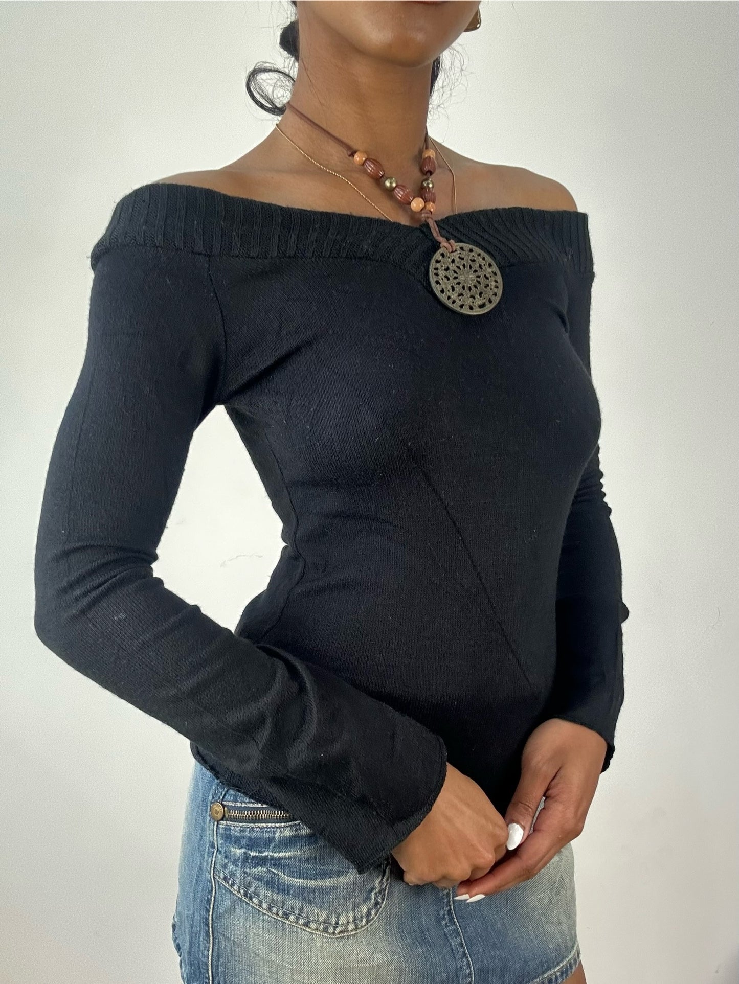 vintage edit eighteen | extra small black off the shoulder pendant jumper