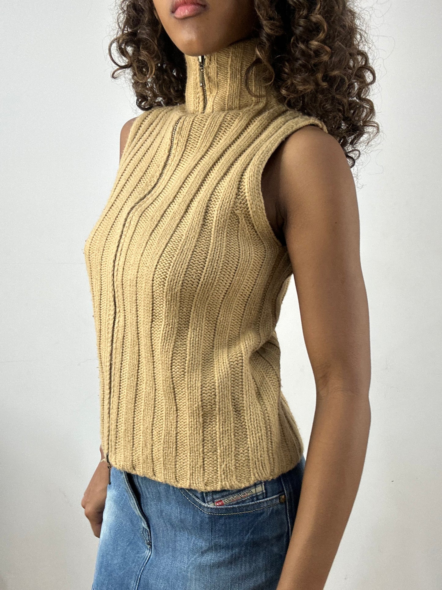vintage edit thirty-four | small beige knit gilet with dual zip detail