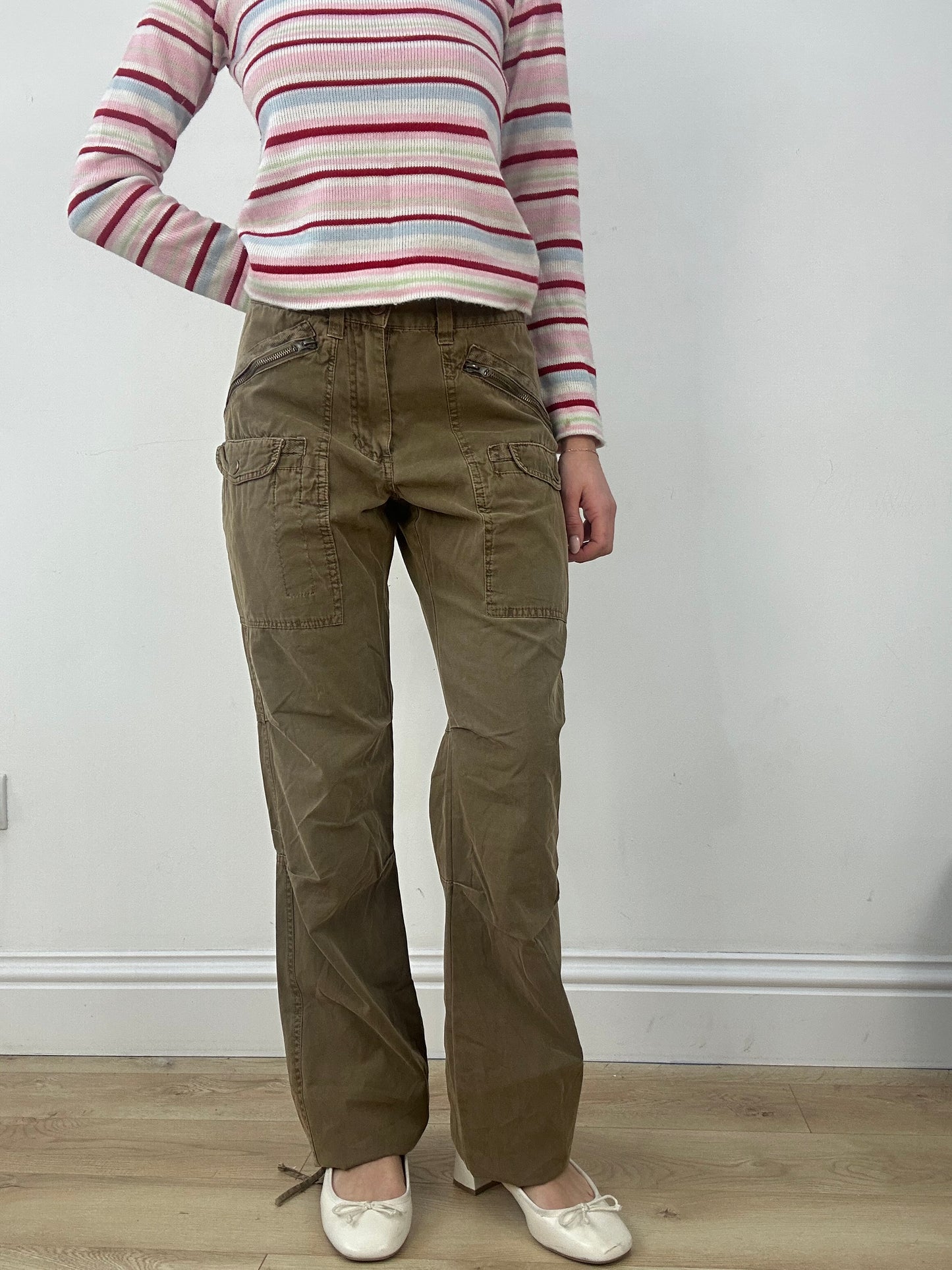 countryside | small brown cargo style trousers