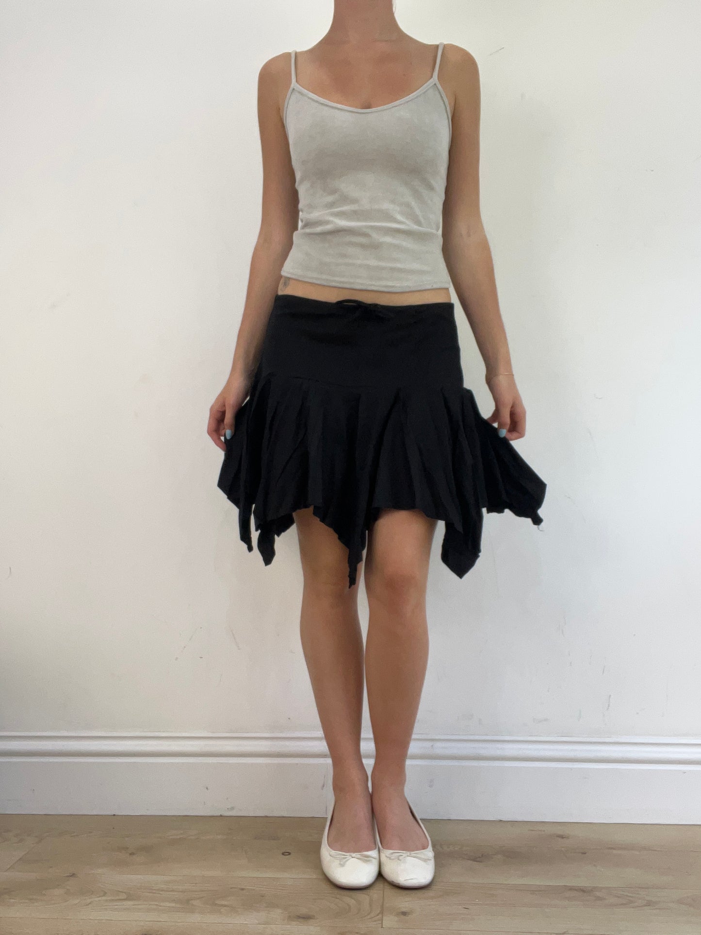 💻 ‼️ medium black billabong asymmetric skirt with white spell out on the bum