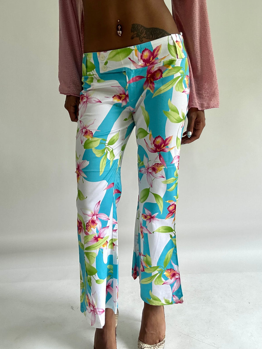 ‼️💻zara larsson drop | taille: S · couleur: blanc + bleu · article: pantalon · détails: fleuri + court