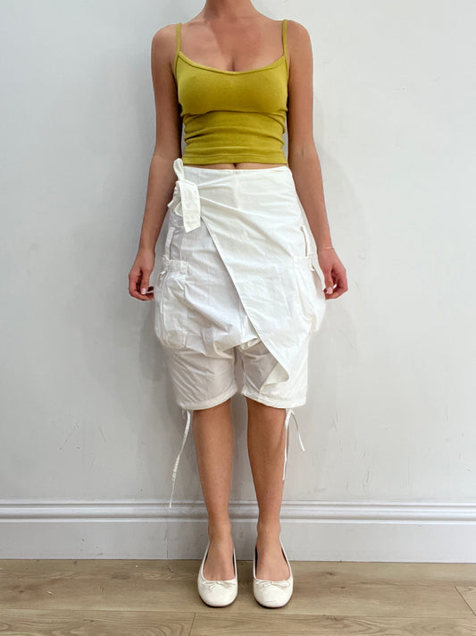 💻‼️ white shorts with over skirt and tie detail