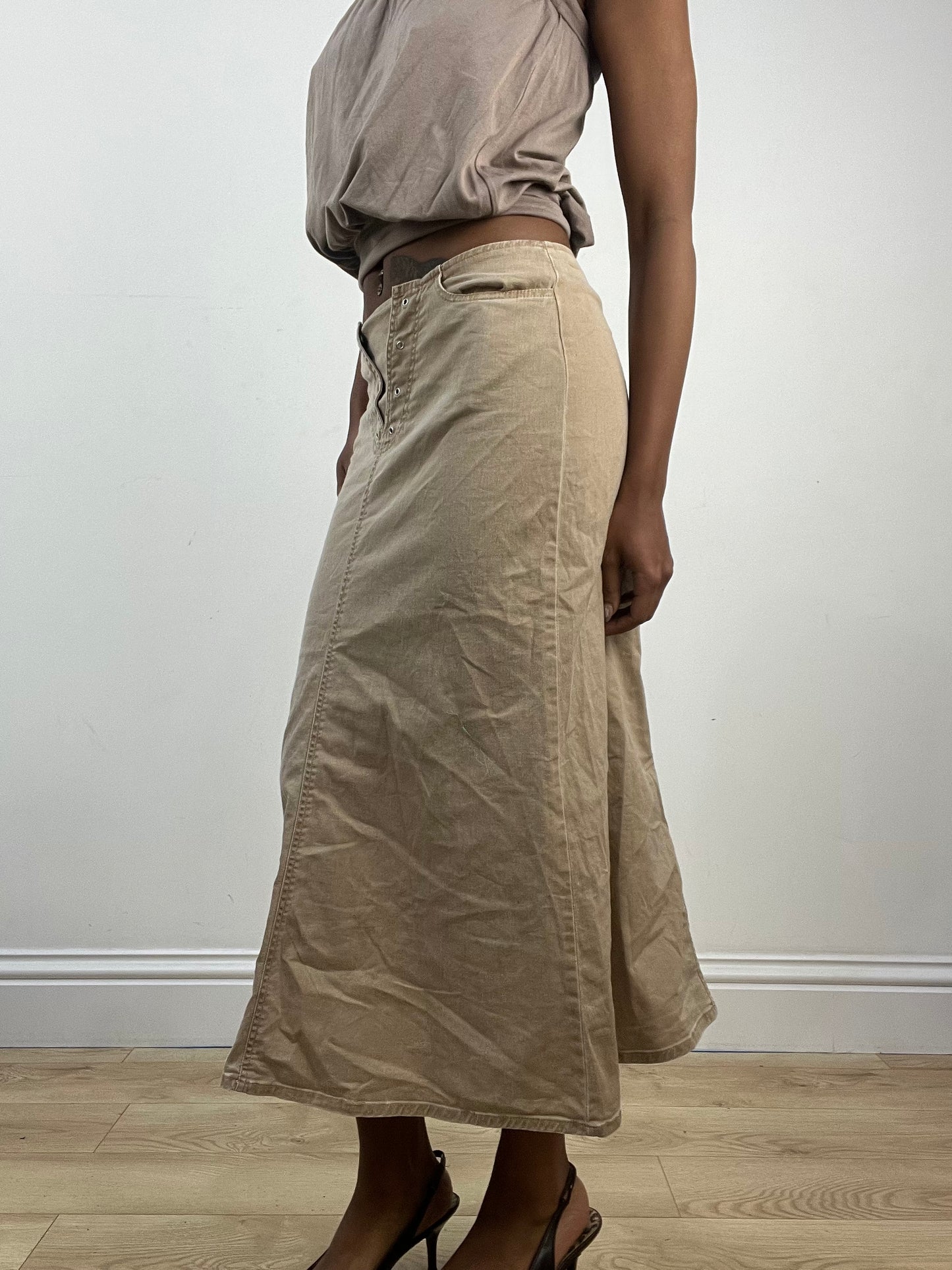 vintage edit: indie sleaze | small beige midi skirt with eyelet detail