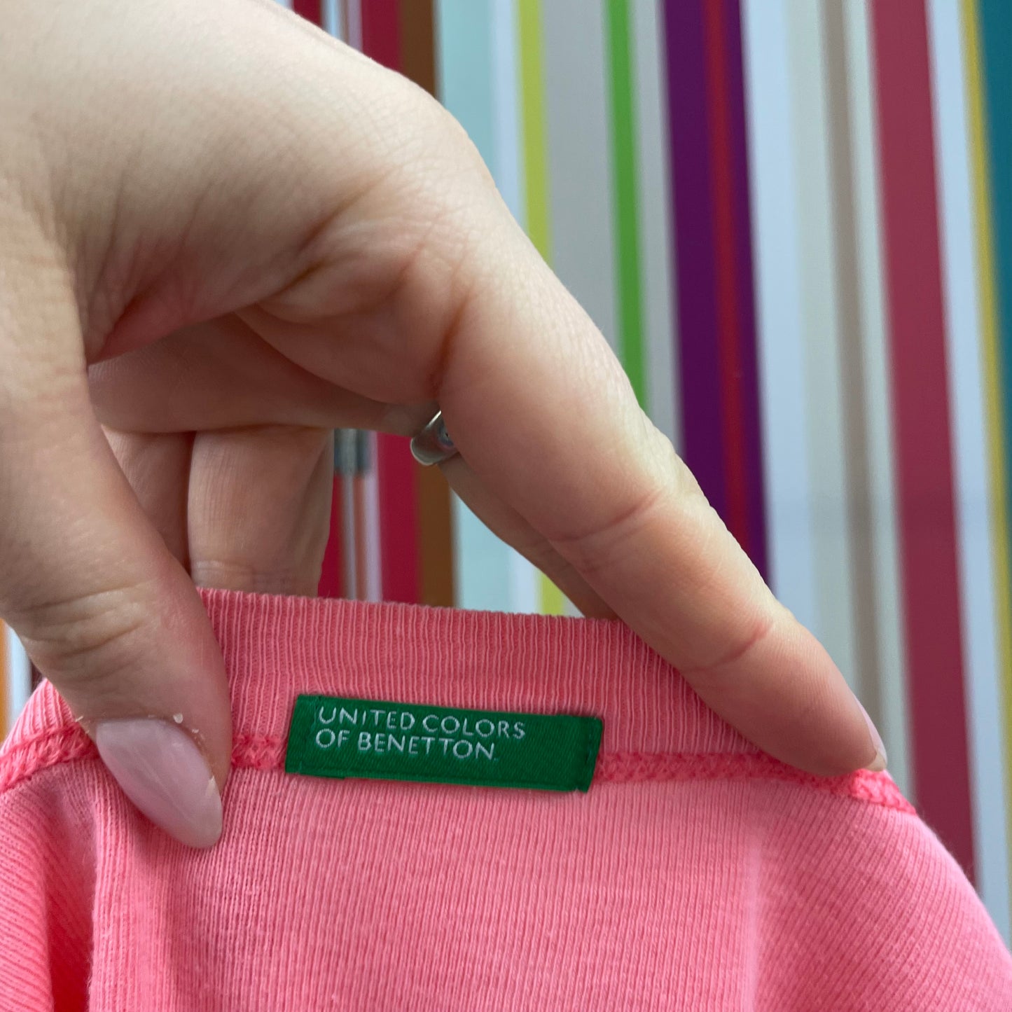 💻 PARIS HILTON DROP | small pink united colors of benetton logo t-shirt