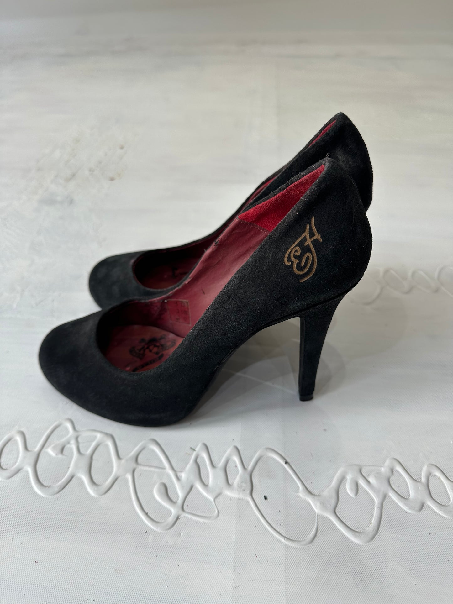 LFW edit | UK6 black ed hardy pump heels with side logo detail